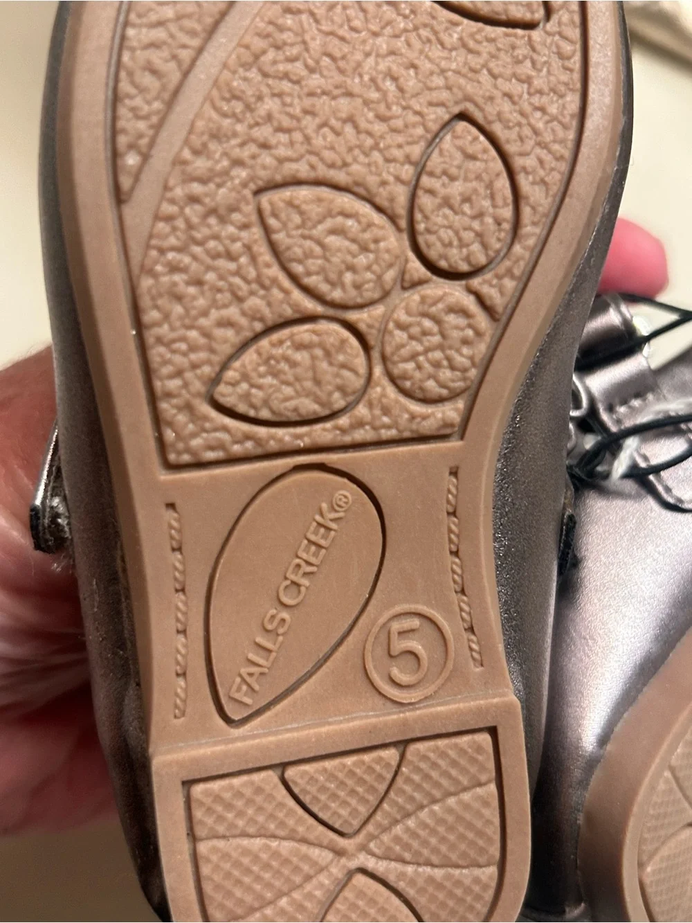 NWT-Little Girls Falls Creek Silver Mary Jane With Kitten Face Dress Shoes